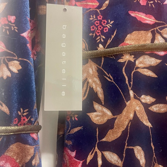 Metallic Duster. Beautiful Floral Fabric. - Picture 6 of 6